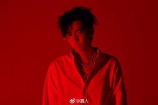 吴亦凡红底照片,吴亦凡红底照片背后的时尚魅力与争议解析