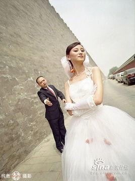 搞笑婚纱照,甜蜜瞬间定格幸福瞬间