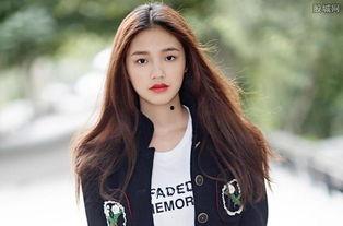 林允的背景,从影视新星到时尚宠儿，她的成长之路